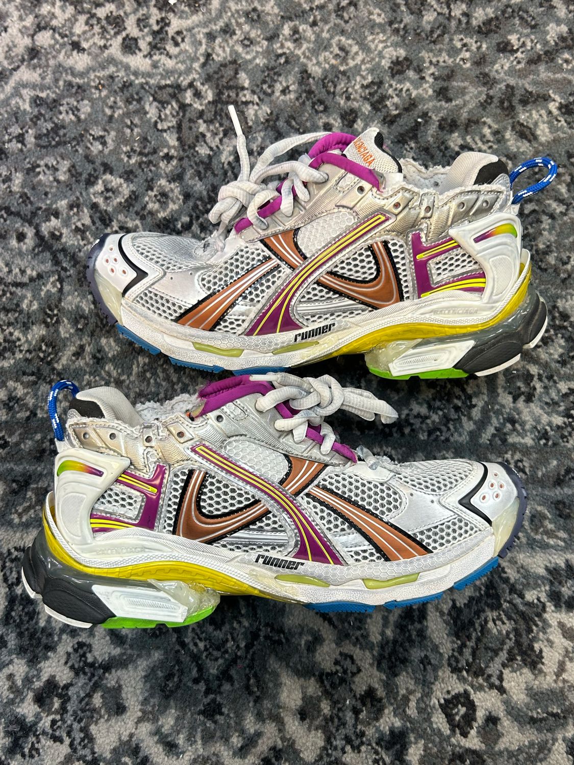 BALENCIAGA RUNNER “MULTI-COLOR” SZ 42 N.B.