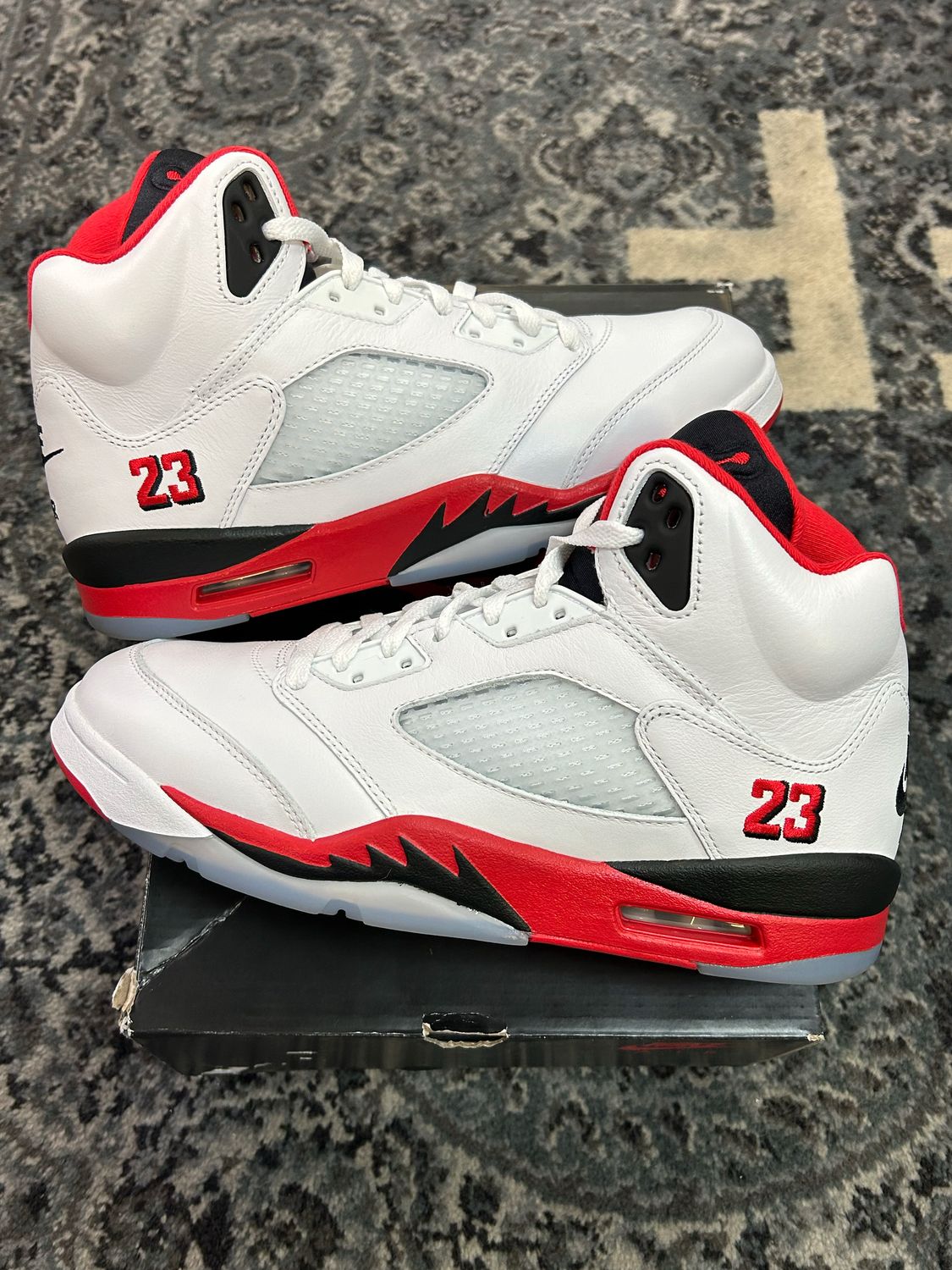JORDAN 5 “FIRE RED” SZ 10