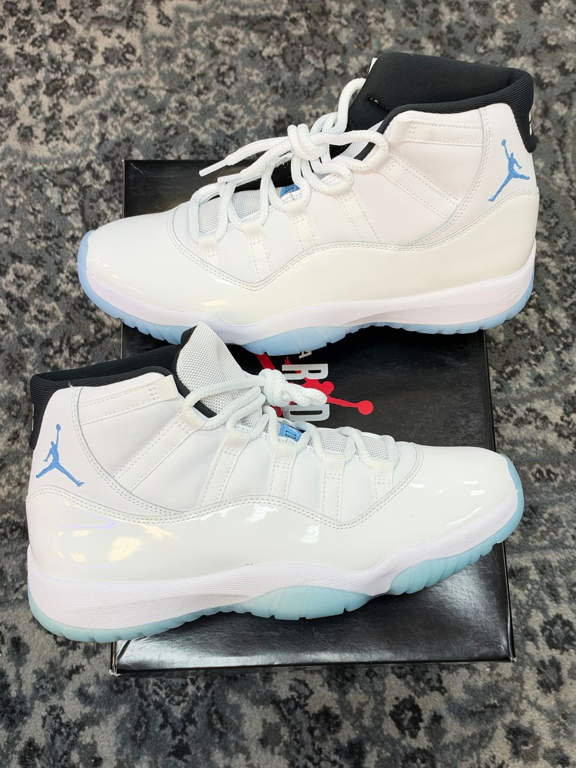 JORDAN 11 “LEGEND BLUE” SZ 10