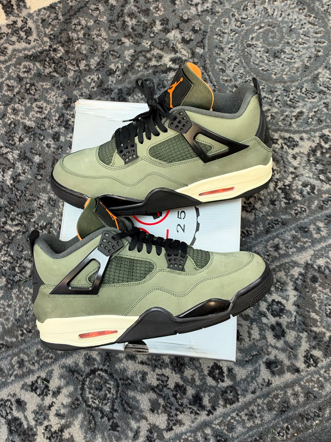 JORDAN 4 X UNDEFEATED SZ 11