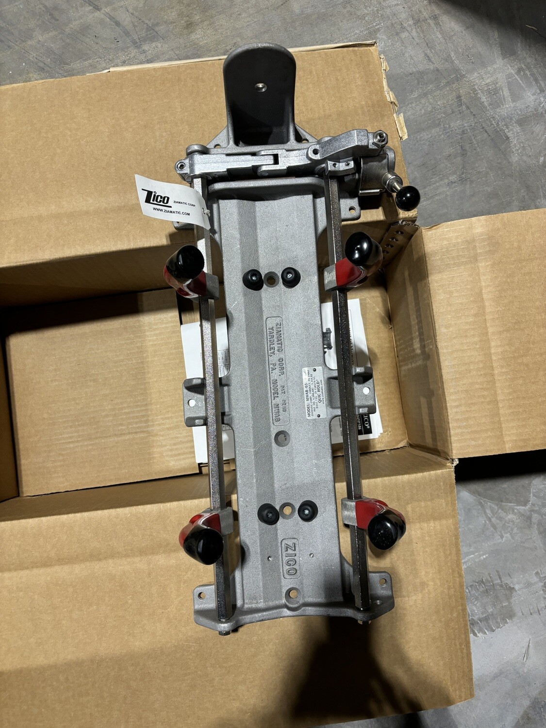 SCBA Mechanical Bracket, 5&quot; with Adjustable Footplate