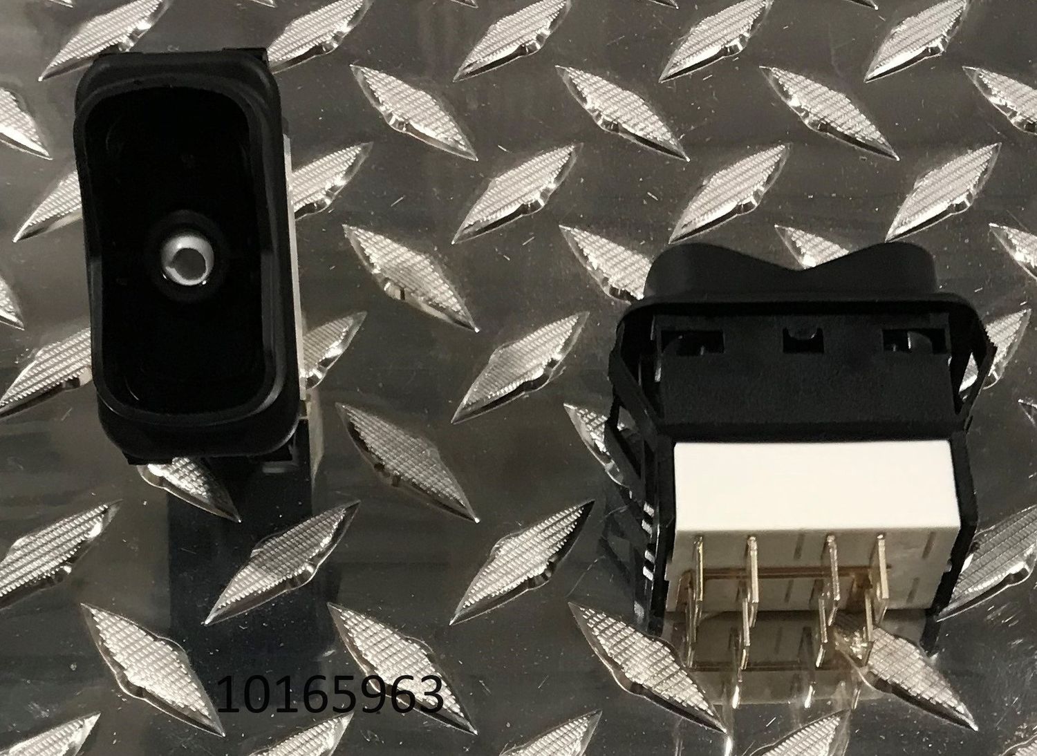 3 Position Base (Master Ignition) Needs cap and lens color