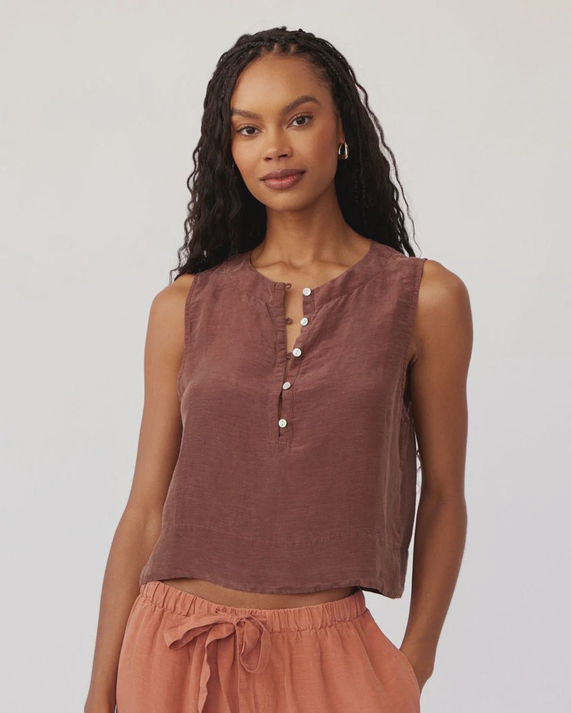 Bella Dahl - Sleeveless Half Placket Top Casablanca Brown Bella Dahl - Sleeveless Half Placket Top Casablanca Brown