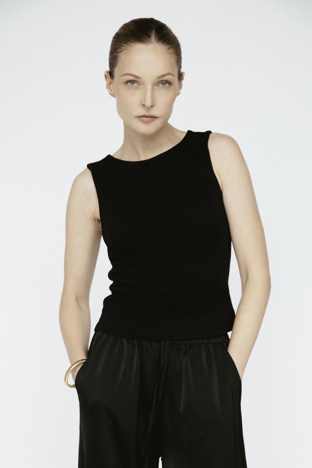 Amanda Maria - Bamboo Seamless Crew Tank Black