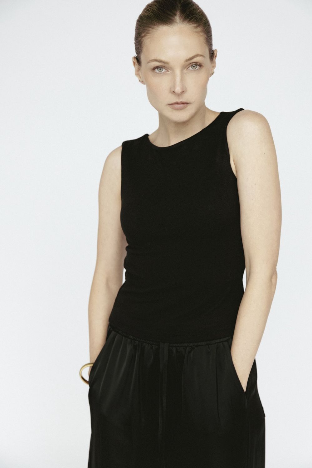 Amanda Maria - Bamboo Seamless Crew Tank Black