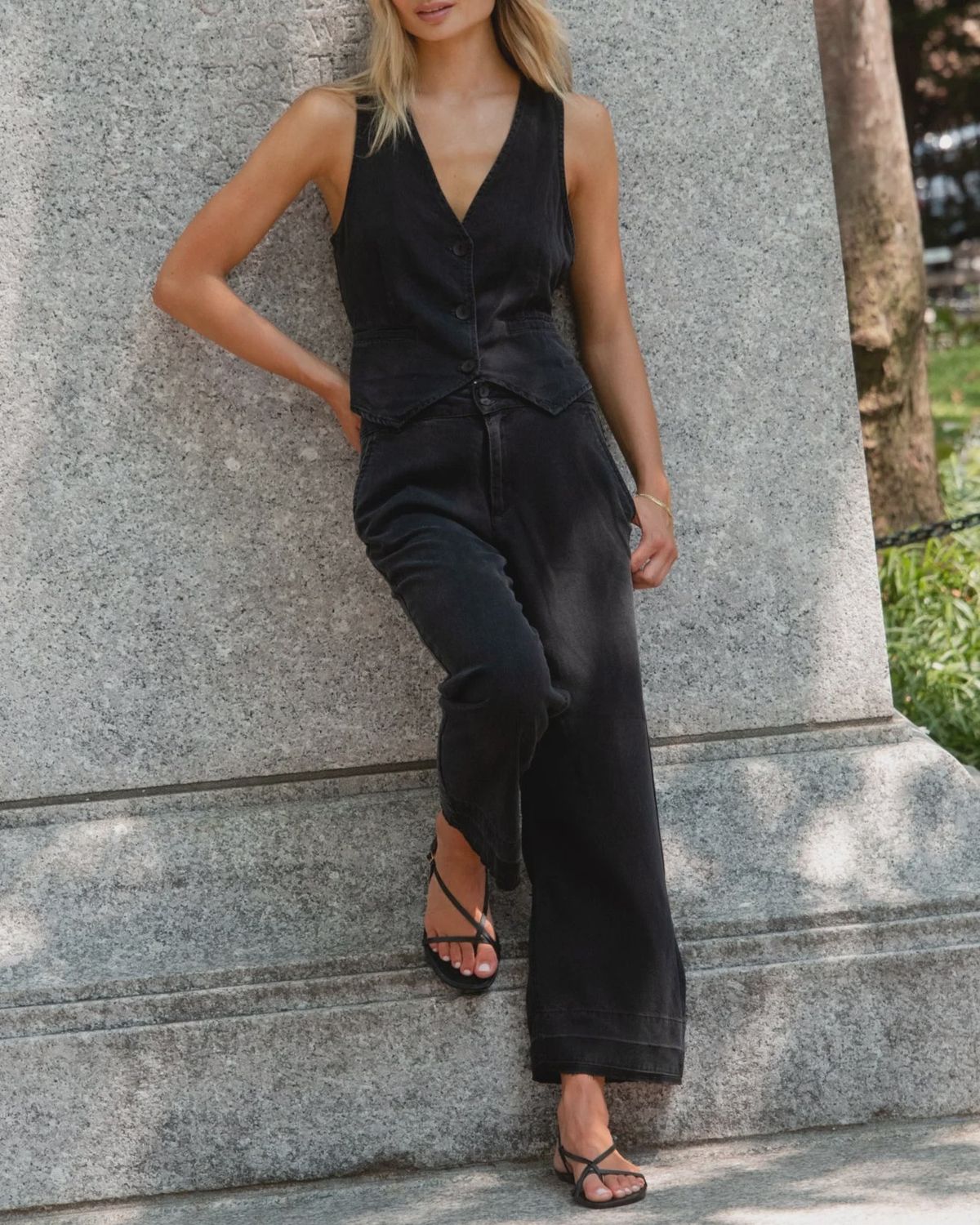 Bella Dahl - Saige Open Hem Wide Leg Crop Dark Graphite Wash, Size: 24