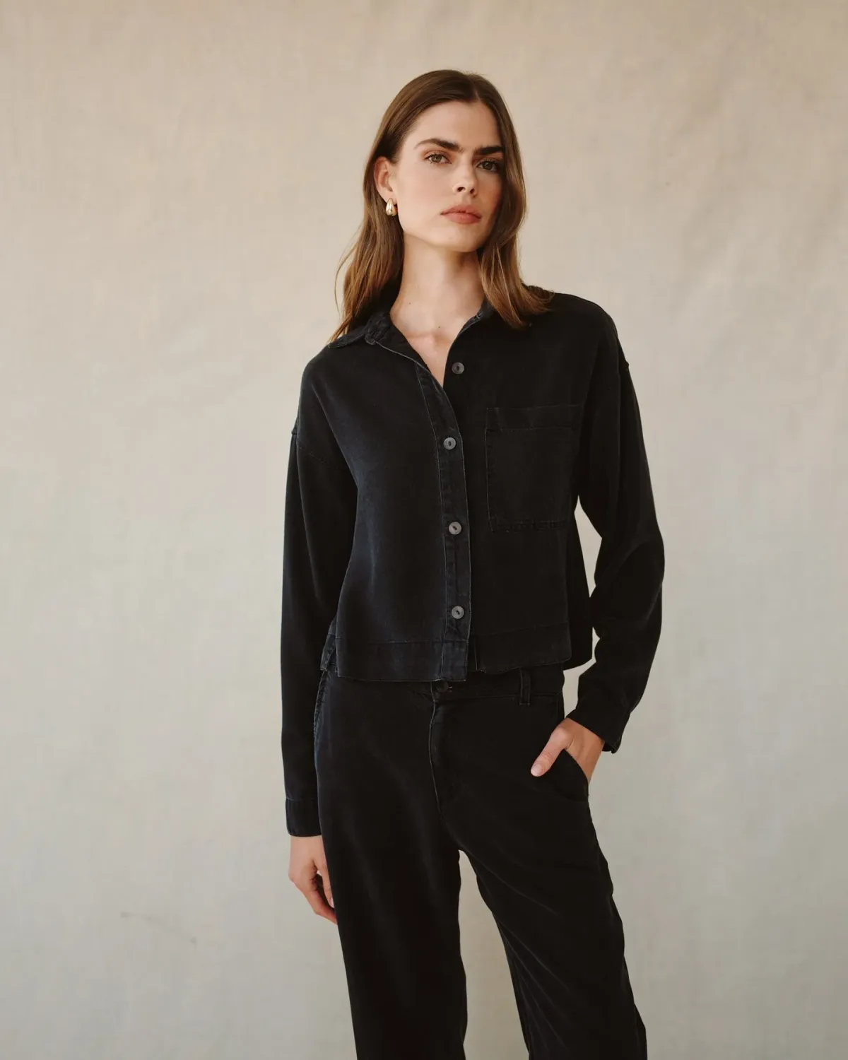 Bella Dahl - Crop Pocket Button Down Dark Graphite Wash, Size: XS