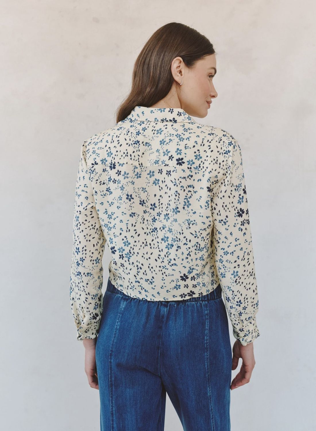 Bella Dahl - Long Sleeve Crop Shirt Golden Meadow Print