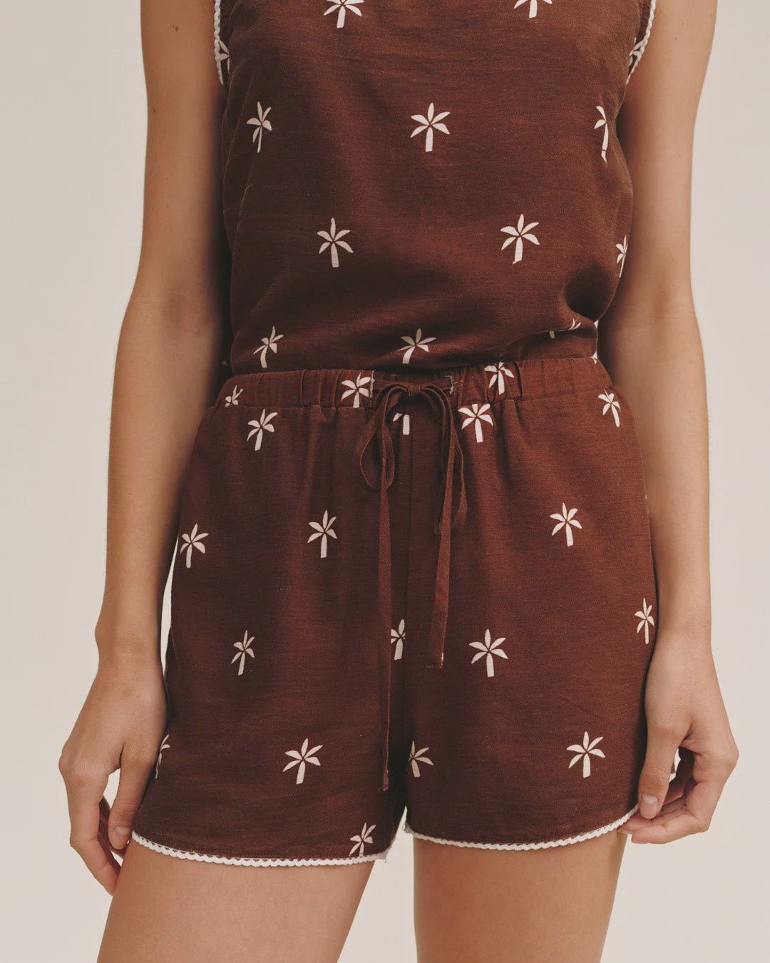 Bella Dahl - Drawstring Short With Scallop Trim Coconut