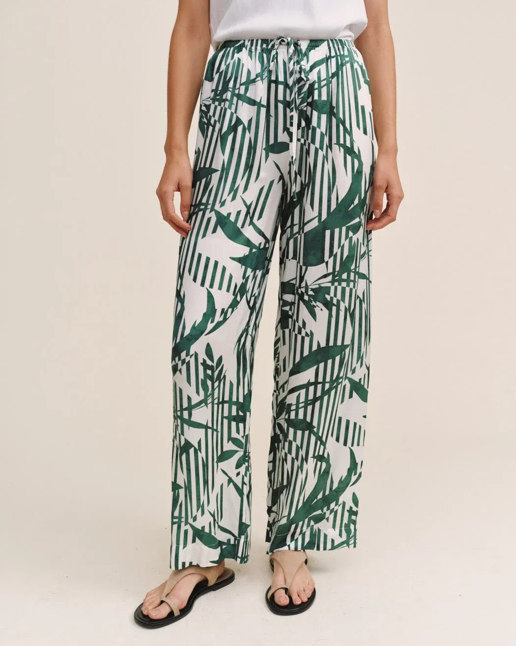 Bella Dahl - Wide Leg With Wide Hem Palm Paradise Print Bella Dahl - Wide Leg With Wide Hem Palm Paradise Print
