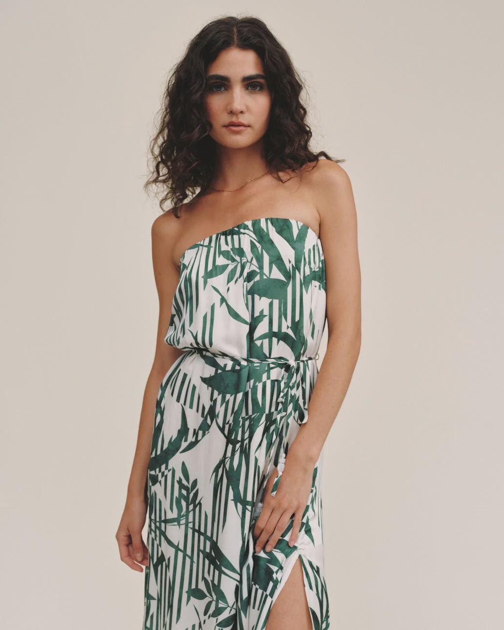 Bella Dahl - Flowy Strapless Midi Dress Palm Paradise Print