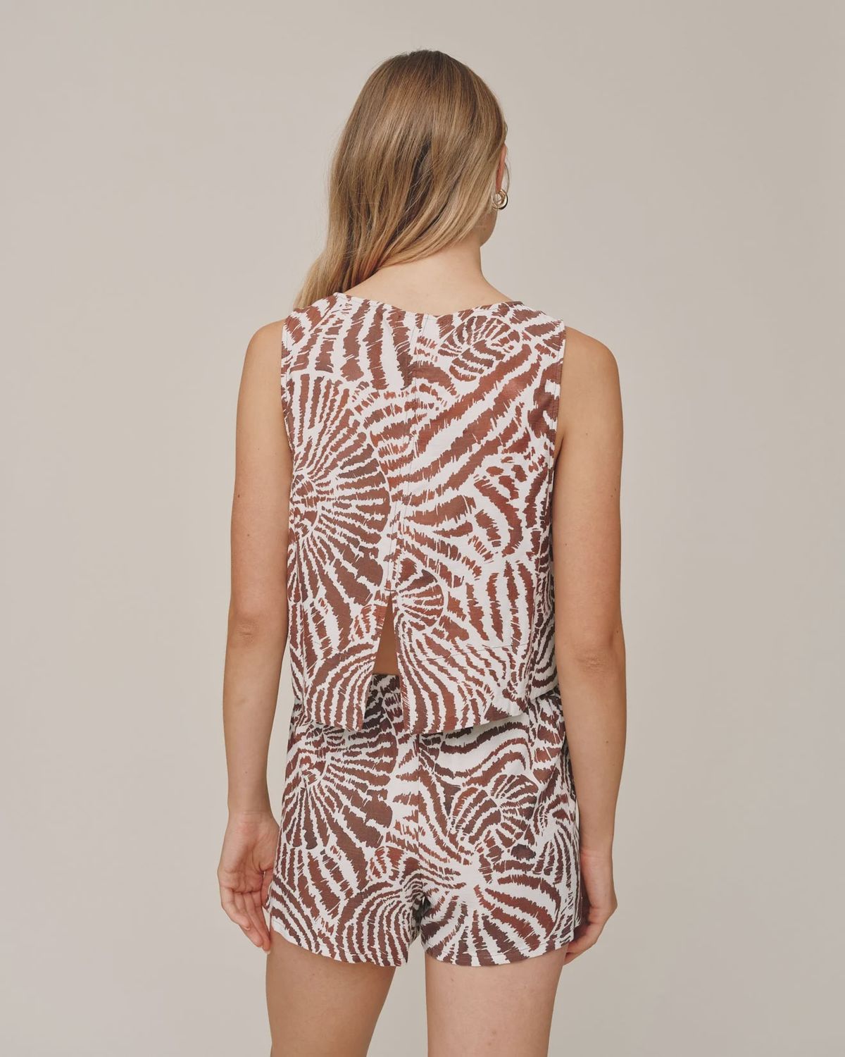 Bella Dahl - Sleeveless Boat Neck Split Back Abstract Shell Print