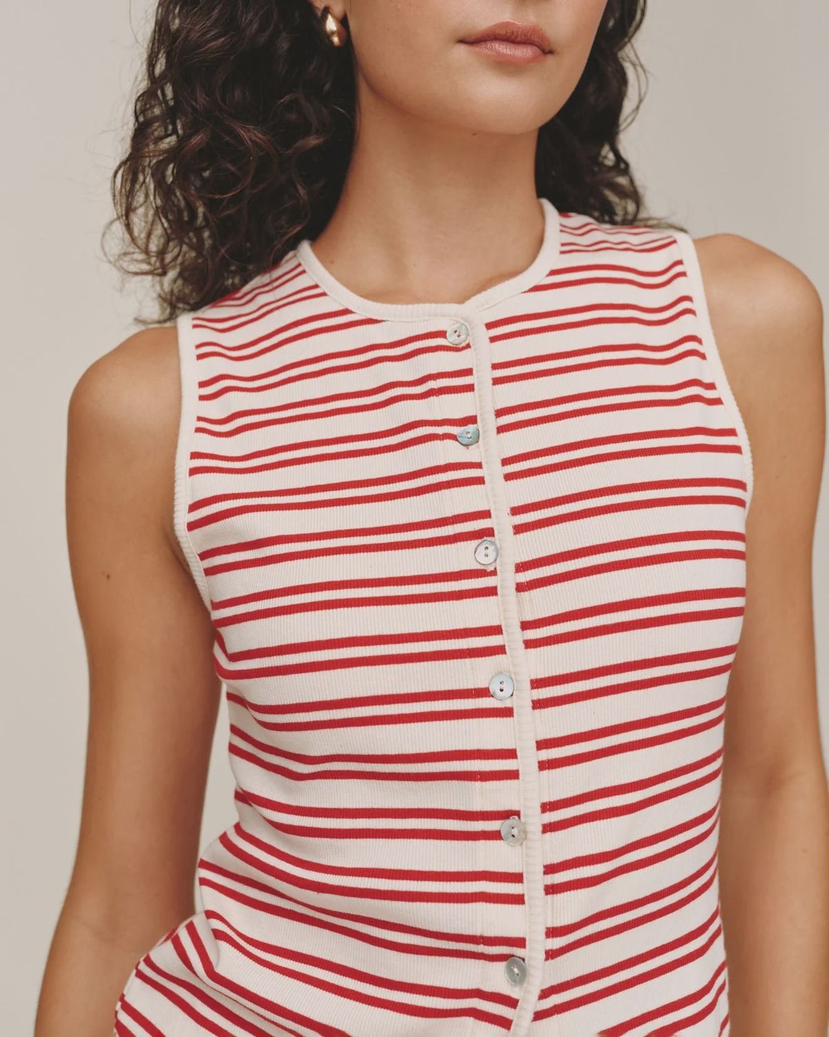 Bella Dahl - Sleeveless Fitted Button Down Top Sunset Sail