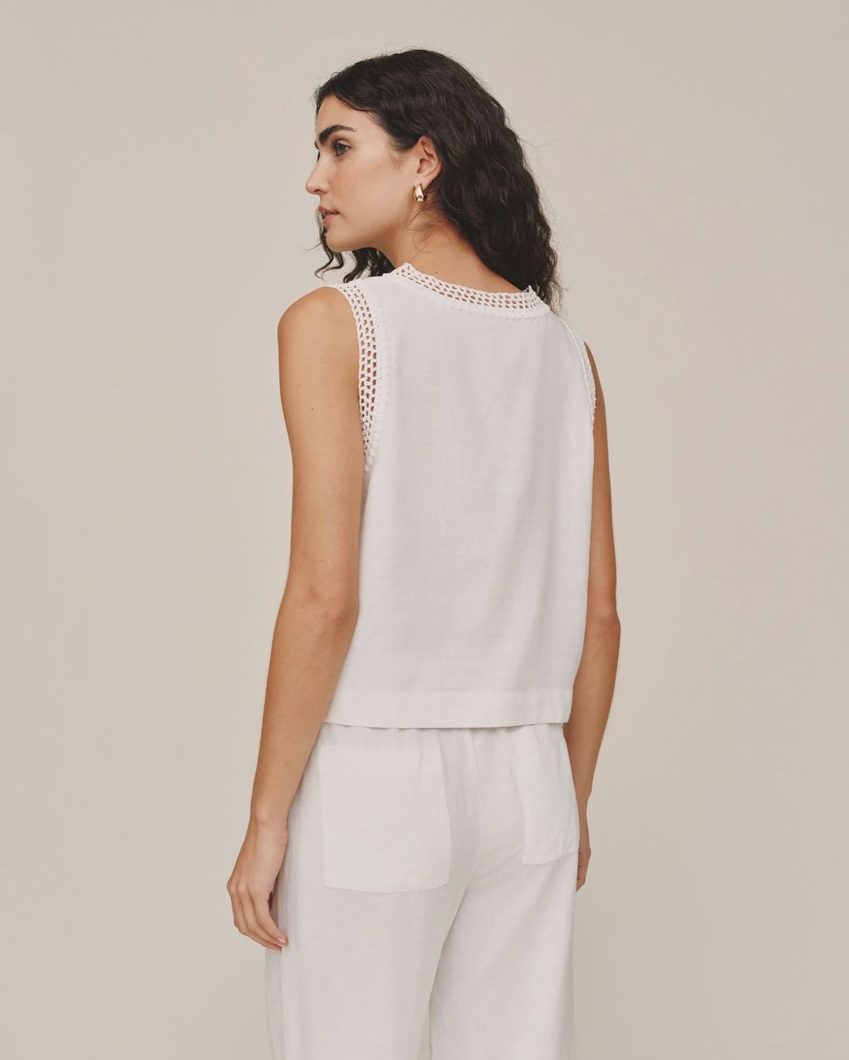 Bella Dahl - Sleeveless Crochet Edge Top Ivory Sand