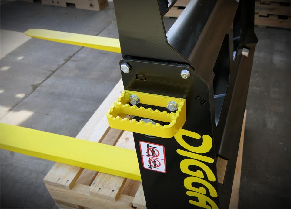 Digga Mini Pallet Forks 900kg | Mini Multifit Loader Frame | $1,790 Inc GST