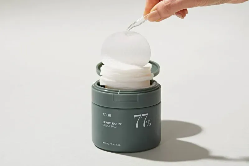 ANUA Heartleaf 77 Toner Pad, Mild Exfoliating Facial Pads for Glass Skin, Hydrating Pore Care for Sensitive Skin, Heartleaf Extract, PHA, Centella, Non comedogenic, Korean Skin Care (70 Pads)