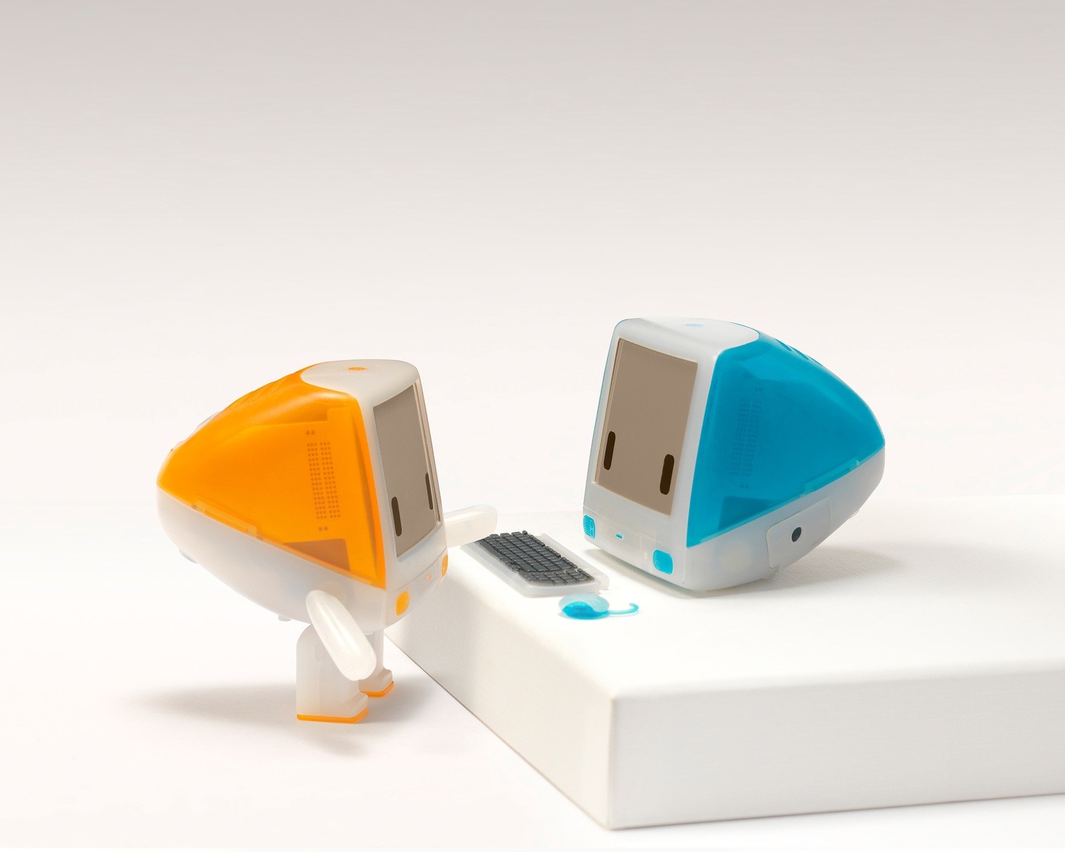 iBot G3 Figure – Translucent Retro Desktop Robot Toy