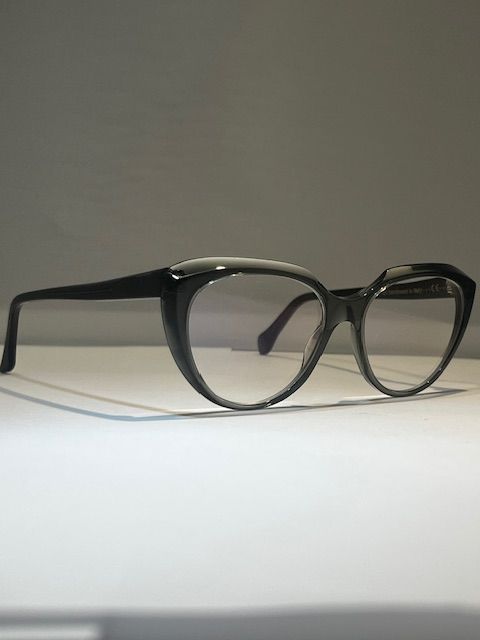 Suzy Glam Strikes a pose Forest