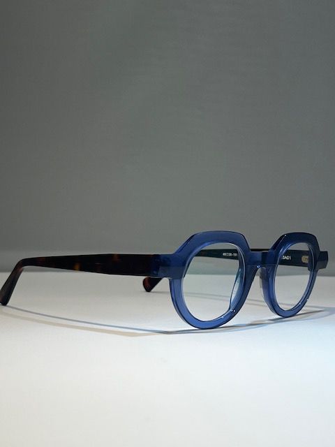 Anne et Valentin Relief 25A01