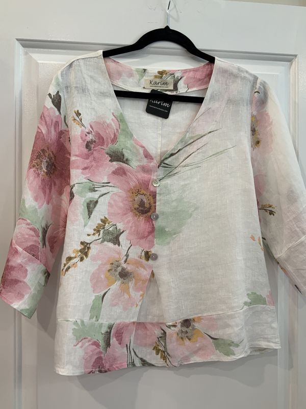 Karin Blouse Floral 3 Decor Buttons