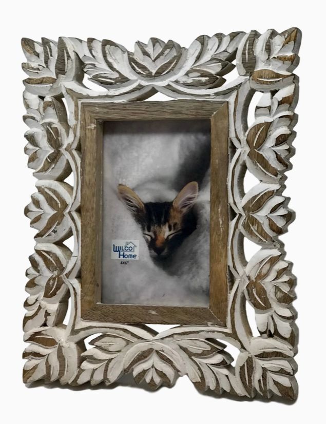 Malaga Hand-Carved Easel Photo Frame (4x6)