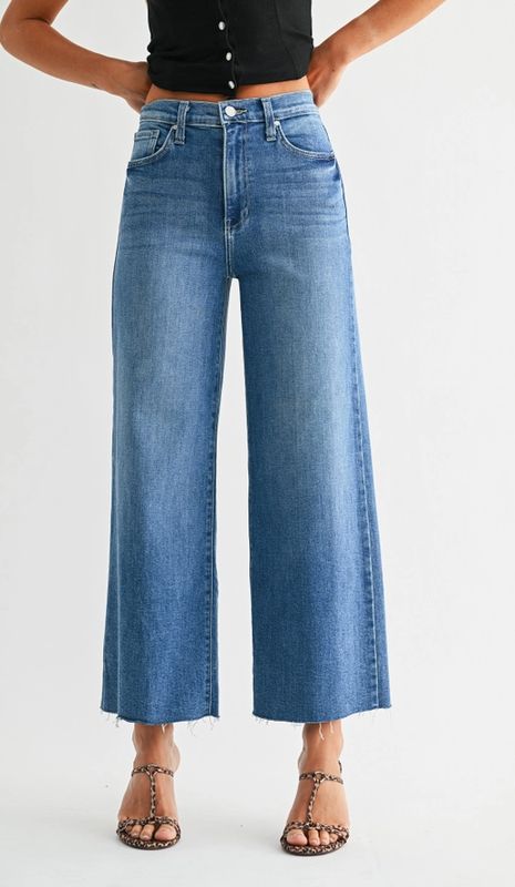 Scissor Cut Wide Leg - Medium Wash