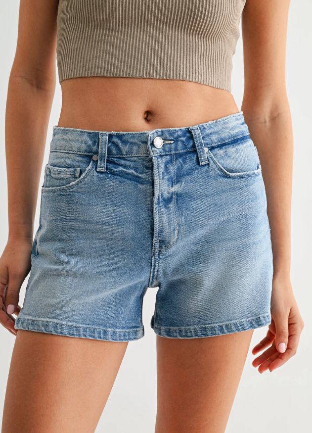 Regular Hem Stretch Short w/ Hidden Slit - Light Wash