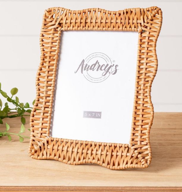 Wicker Scalloped Photo Frame - Large