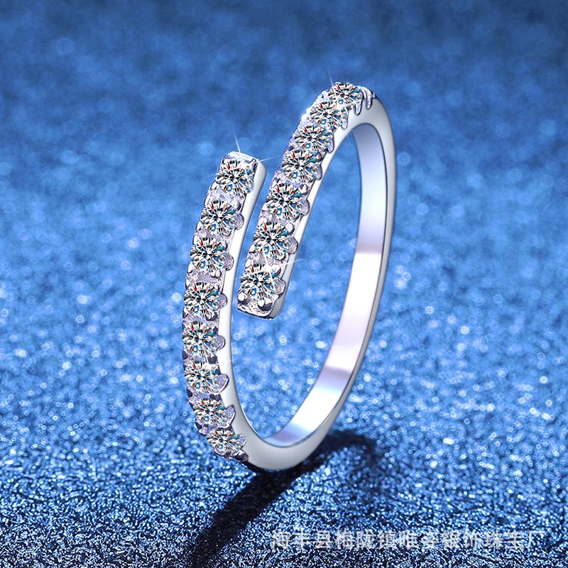  Moissanite ring can be adjusted in size