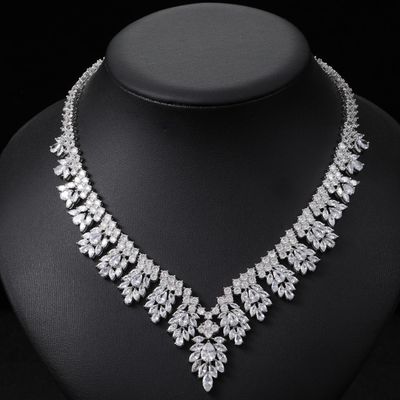 (Moissanite Necklace) European and American Fashion Jewelry Bridal Dress Wedding Dress Dinner Full Diamond Leaf Holiday Style