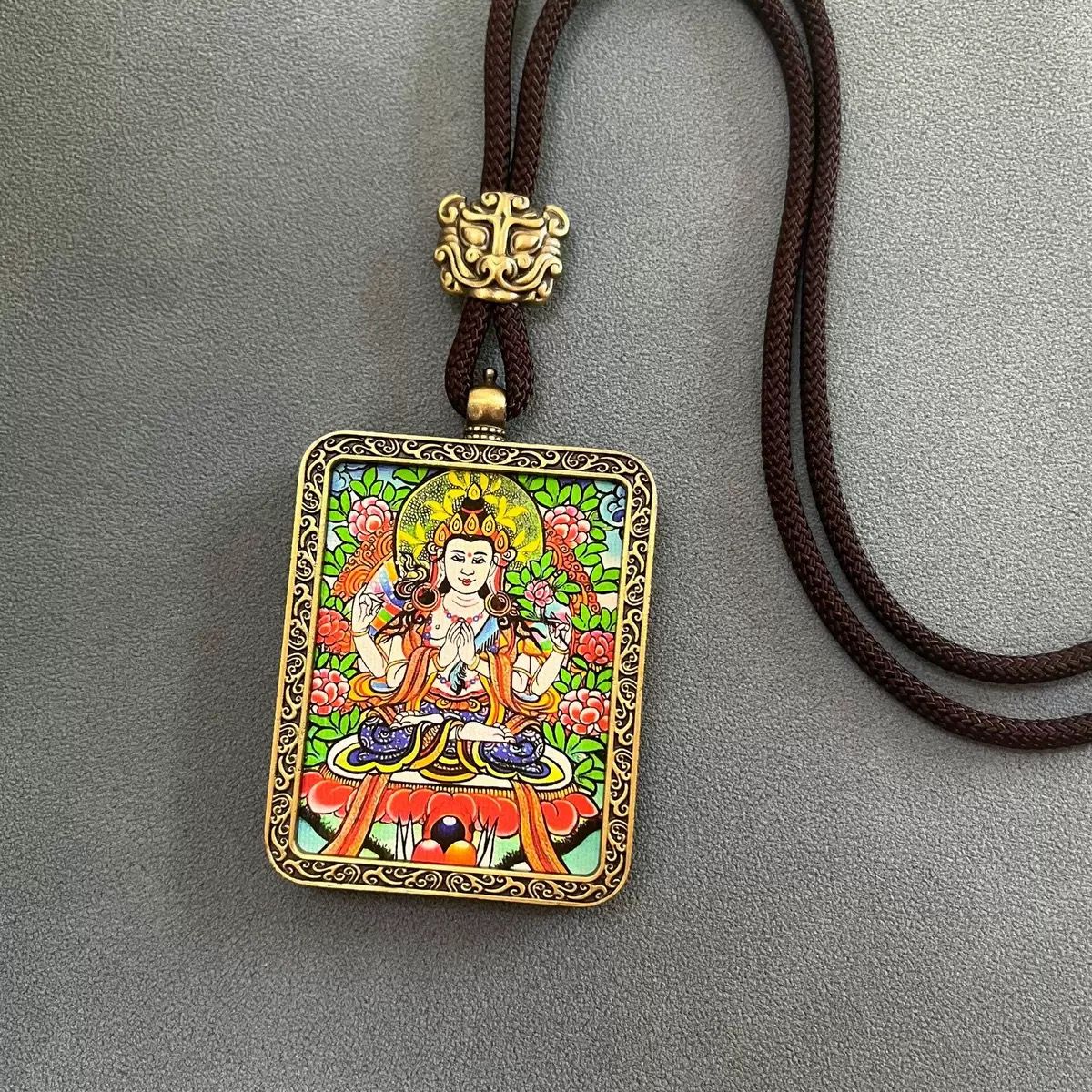 Chinese Feng Shui) Five Gods of Wealth Thangka Pendant Amulet Necklace, Color: Four-arm Guanyin (Rat)