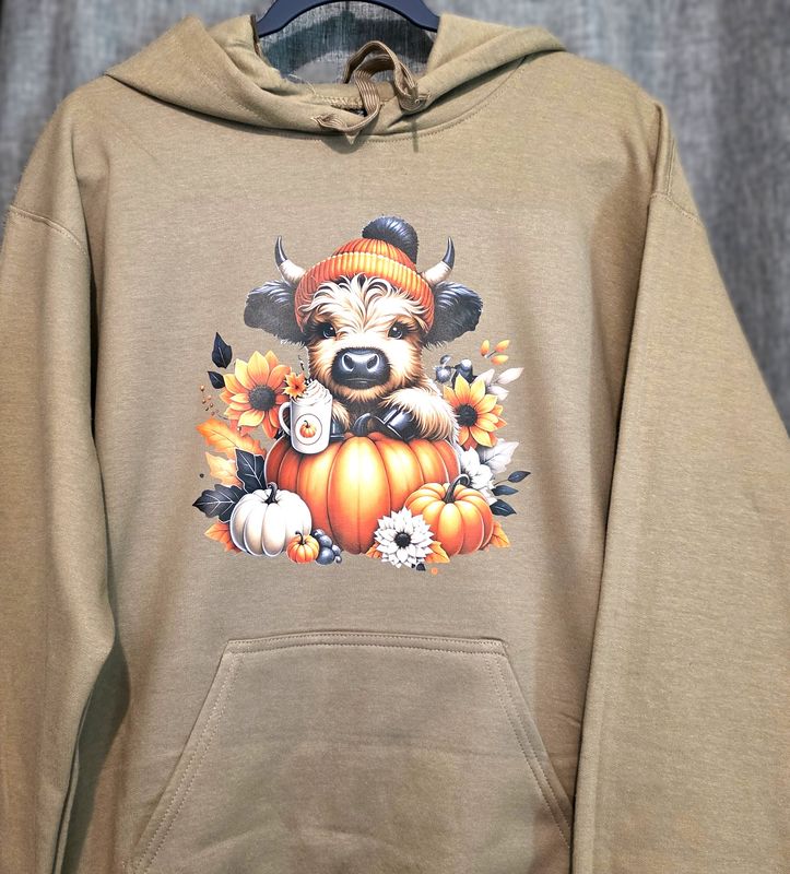 Taupe, Unisex M &quot;Fall Highland Cow&quot; Sweatshirt