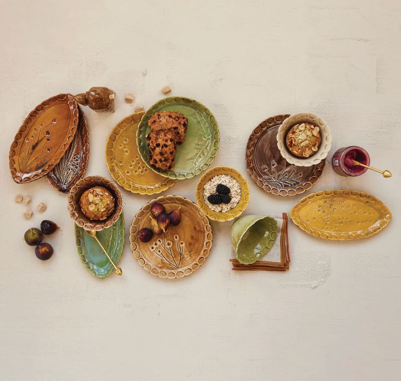 Debossed Stoneware Scalloped Plate