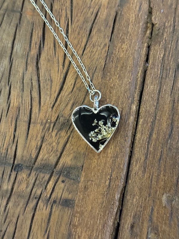 Consignment Colby Baker " Necklace" Hearts Queens Anne's Lace