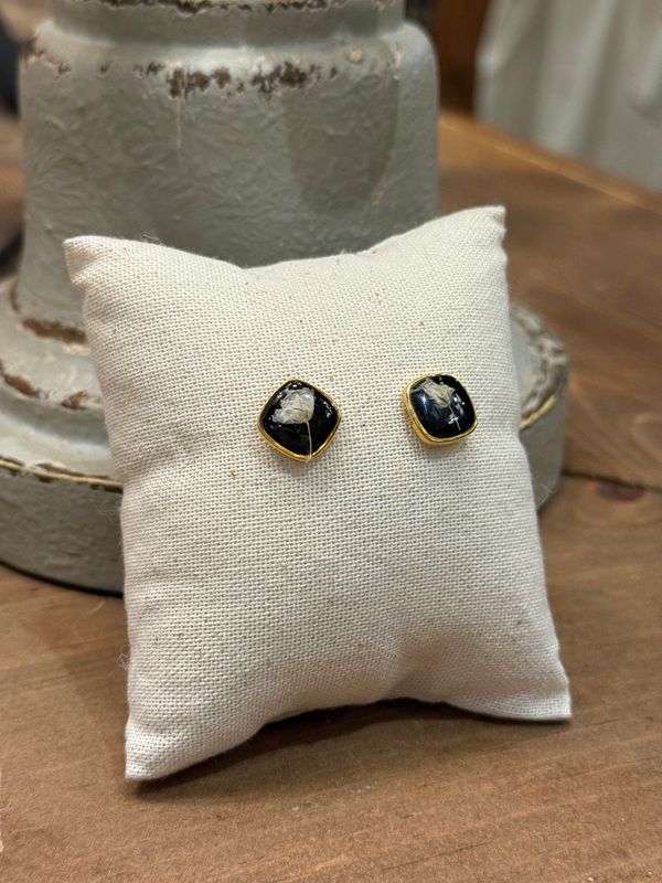 Consignment Colby Baker "Earring" Large Square Baby's Breath