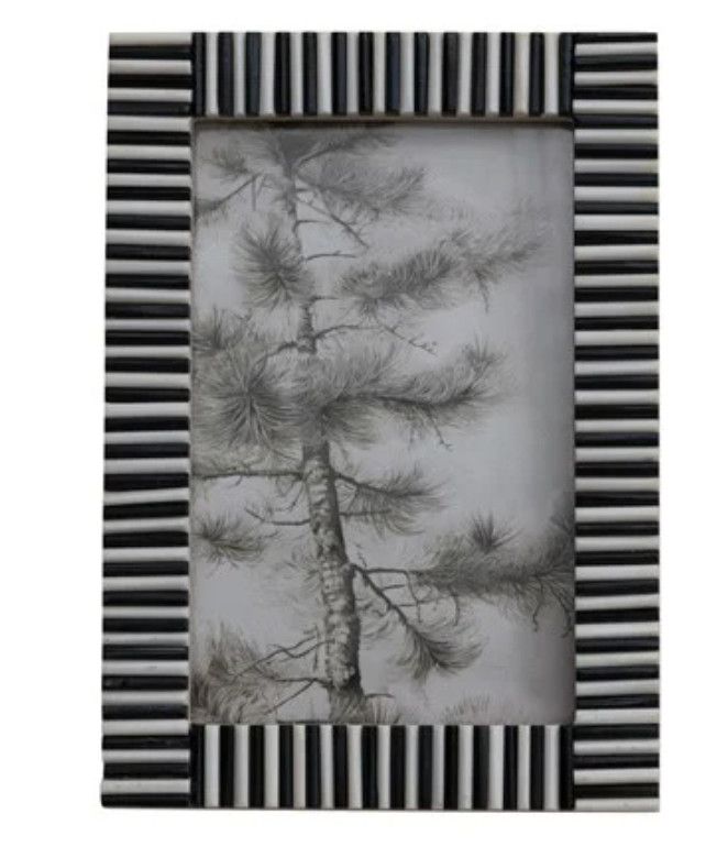 Ribbed Photo Frame, Black &amp; White (Holds 4" x 6" Photo)