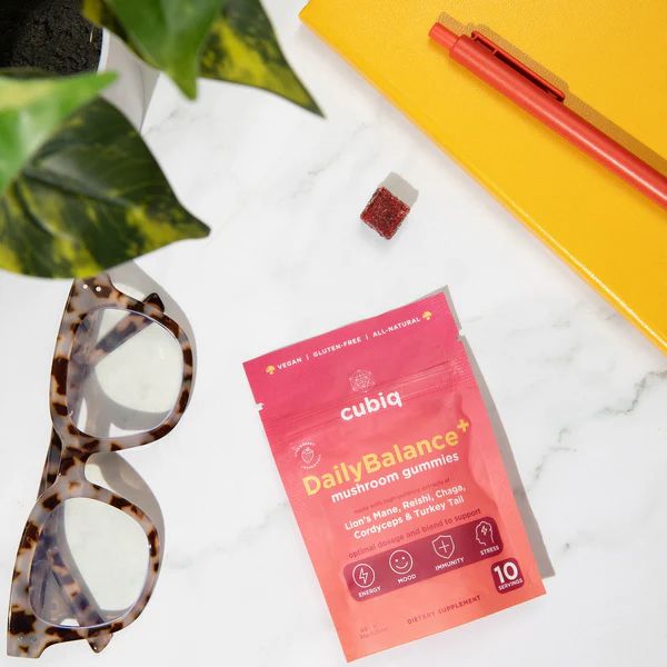 Cubiq - Functional Mushroom Gummies, Attribute: Daily Balance+ - Strawberry