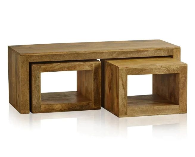 Stolik kawowy z drewna mango