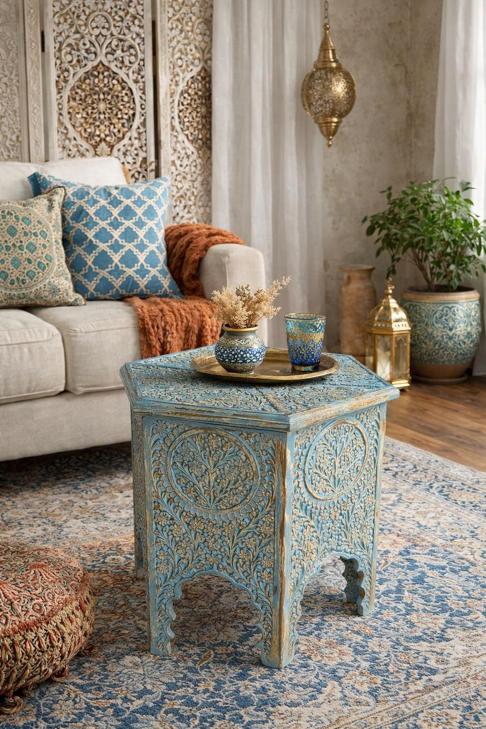 Stolik kawowy z drewna mango