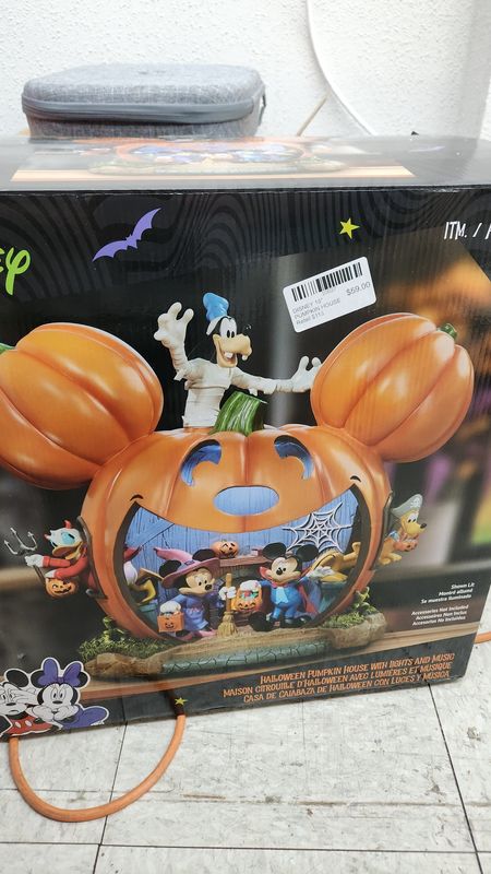 DISNEY 16&quot; PUMPKIN HOUSE Retail $115