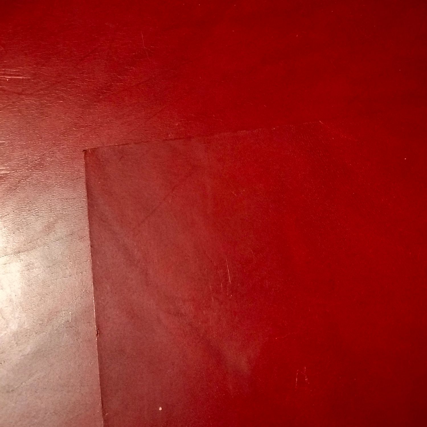 Skóra bydlęca 2,5 mm czerwona, A4, ryski