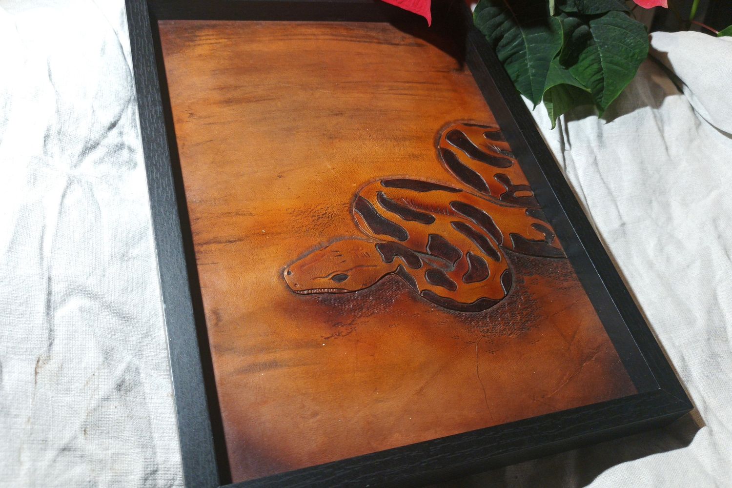 Obraz skórzany z motylem węża