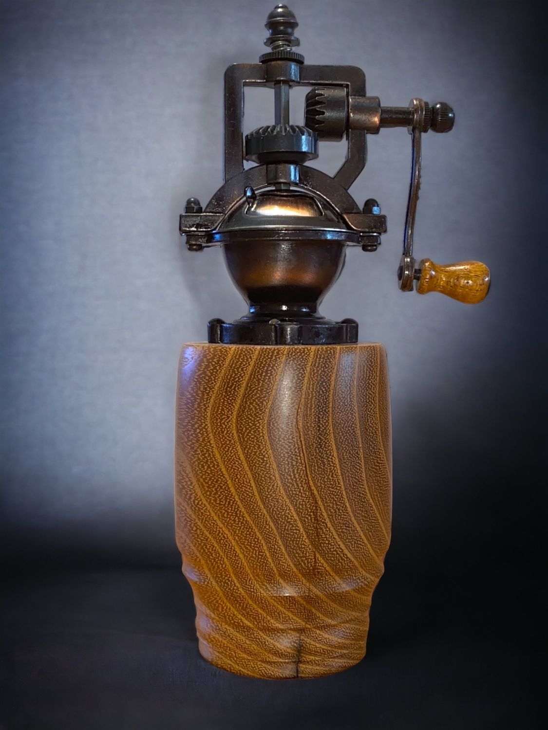 Antique Style Pepper Grinder: Acacia