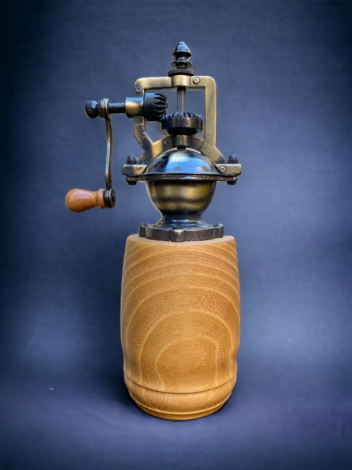 Antique Style Pepper Grinder: Acacia