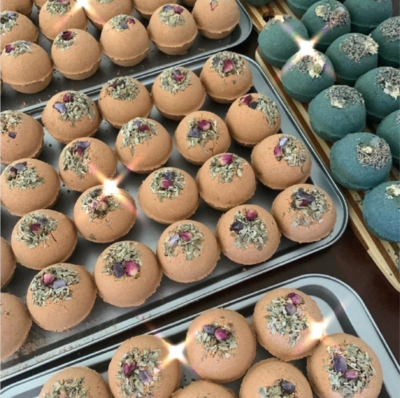 Crystal Ritual Bath Bombs (Amethyst & Sage) Crystal Ritual Bath Bombs (Amethyst & Sage)