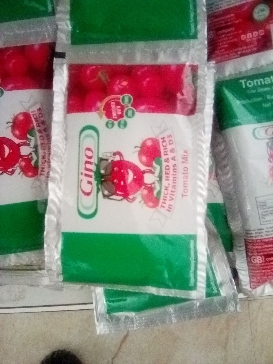 Gino sachet tomato