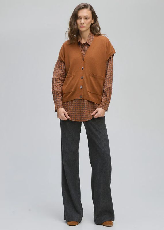 Ld + Co | Button Vest | Nutmeg