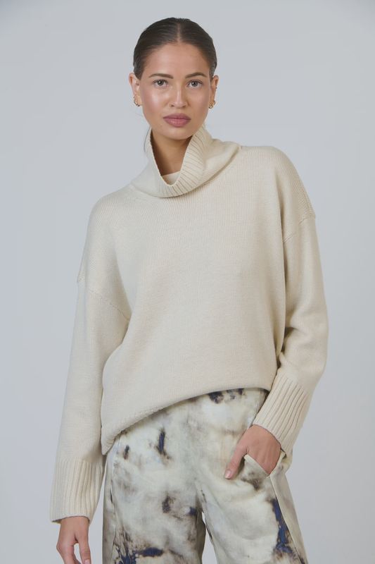 Olive et Julie | Funnel Neck Sweater | Toast
