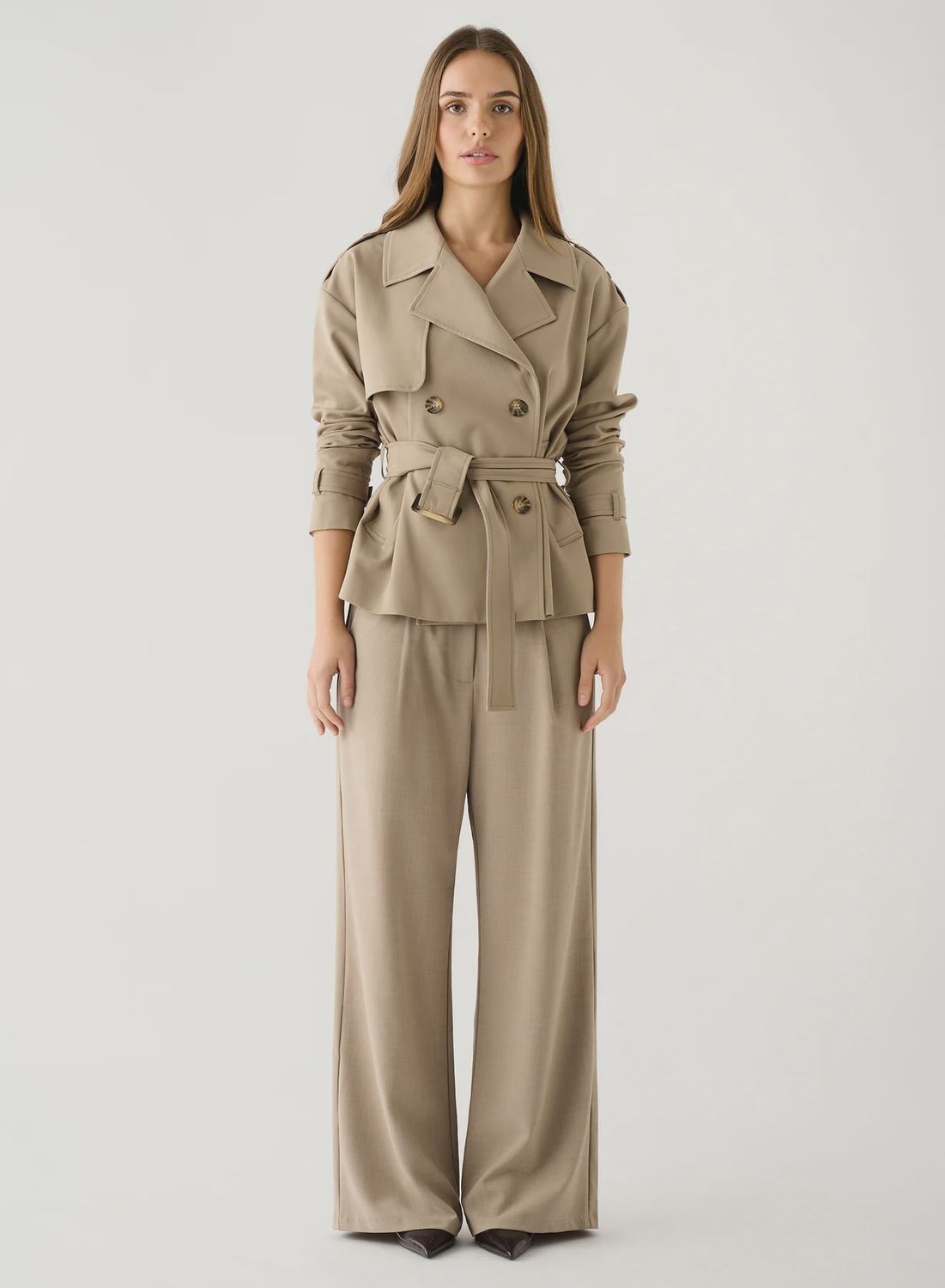 Esmaee | Avenue Cropped Trench | Ashwood