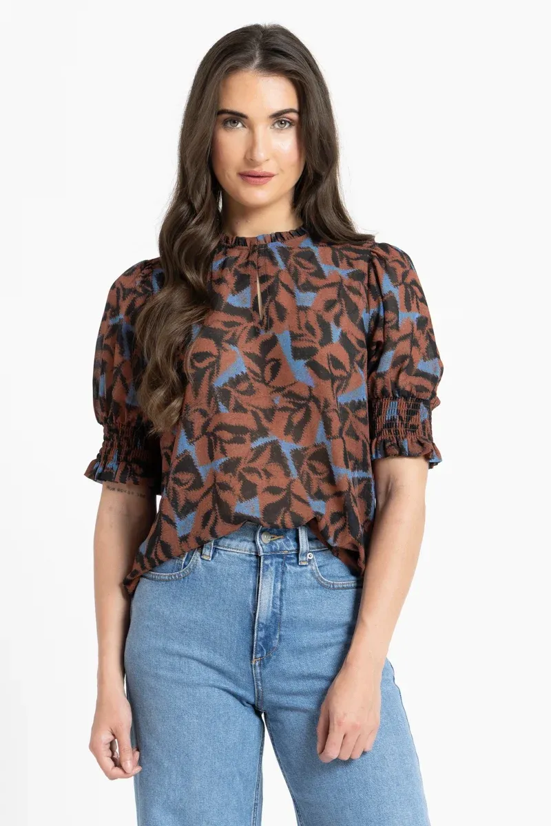 Seeking Lola | Movement Blouse | Pecan Smudge